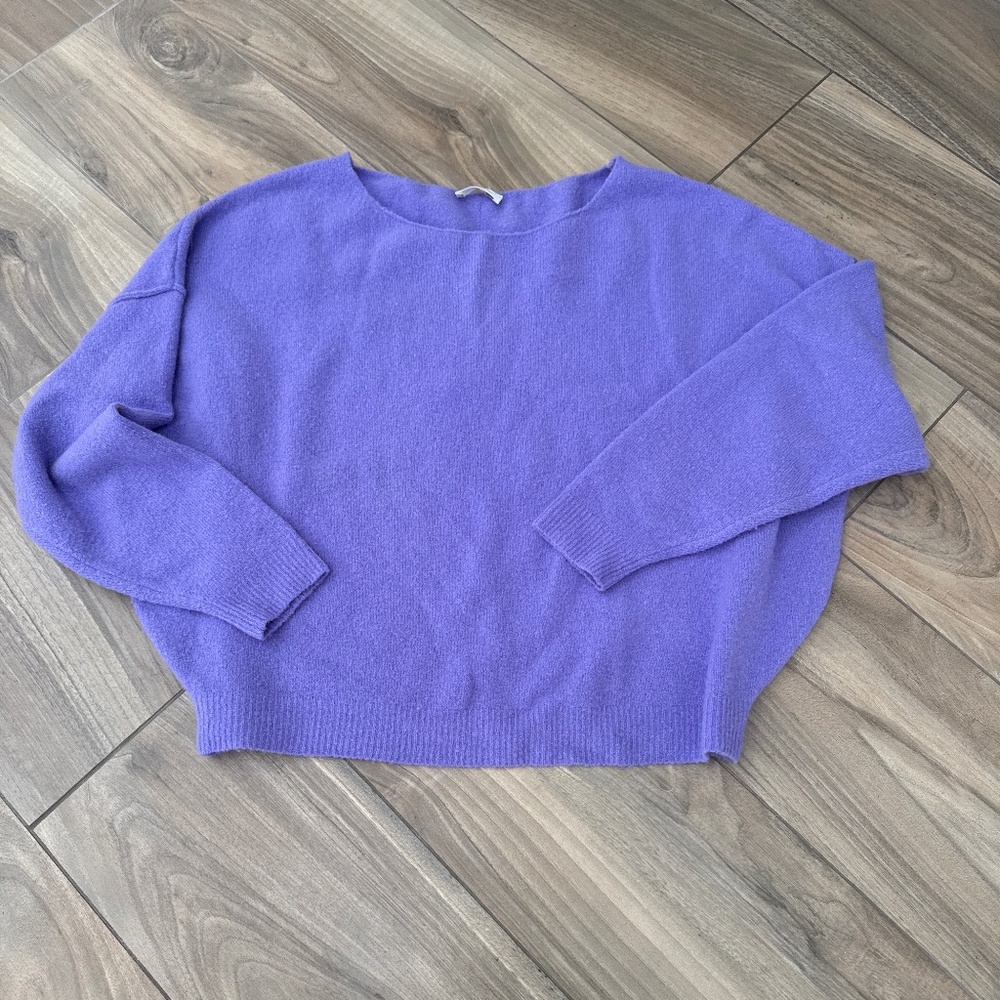 American Vintage off the shoulder sweater!!